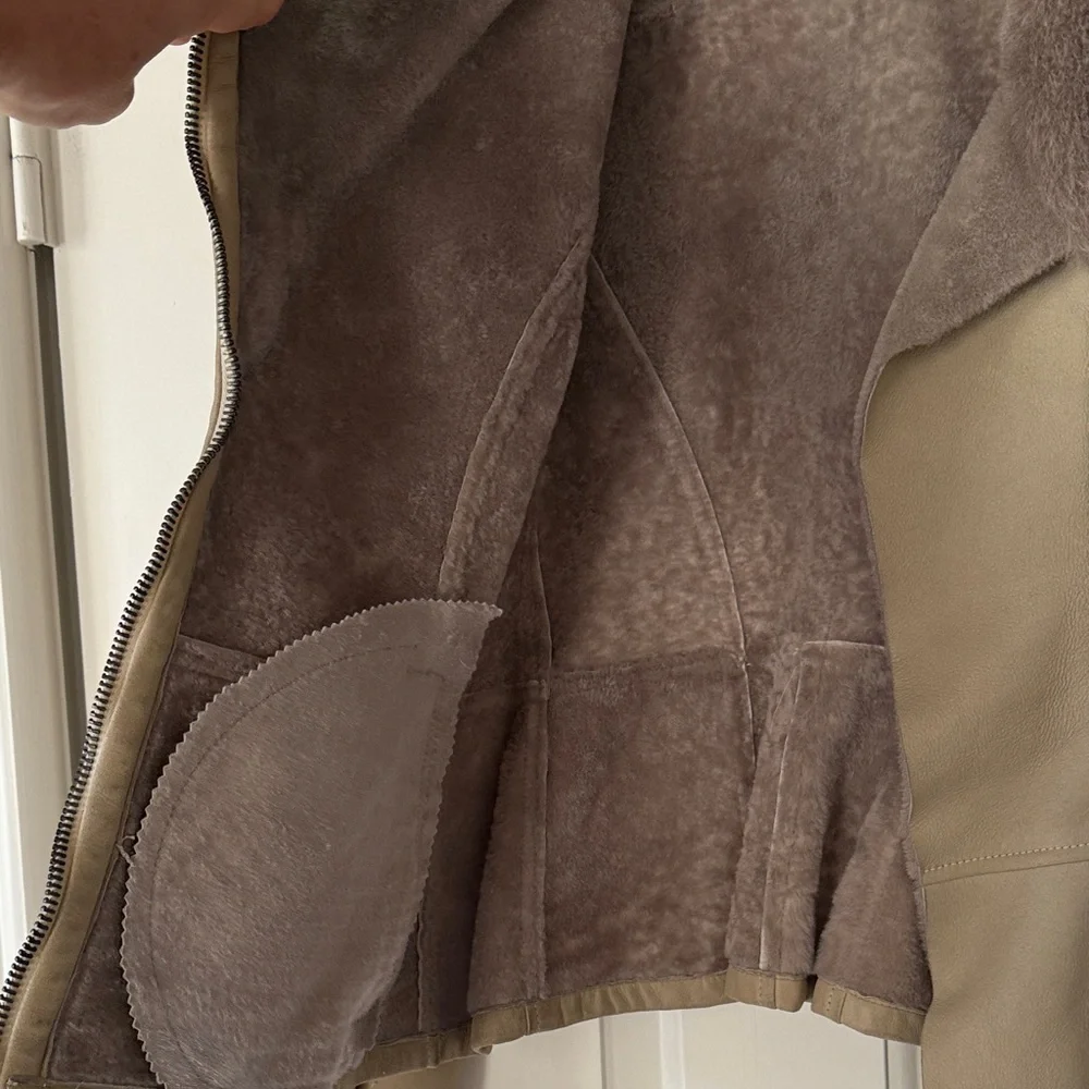 Elegant Beige Teddy Jacket with Plush Collar - Picture 4 of 8